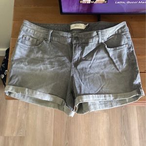 Torrid size 16 shorts